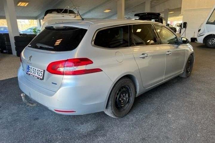 Sølv Peugeot 308 fra 2015