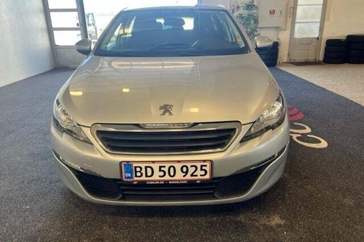 Sølv Peugeot 308 fra 2015