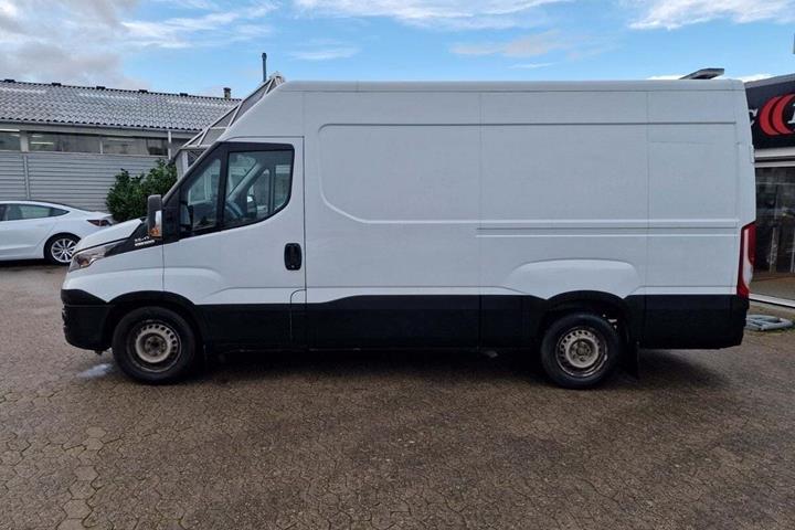 Hvid Iveco Daily fra 2015