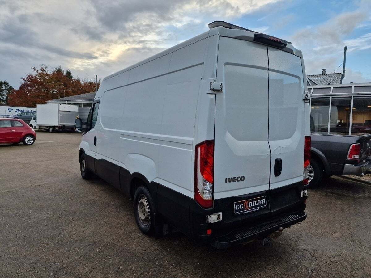 Hvid Iveco Daily fra 2015