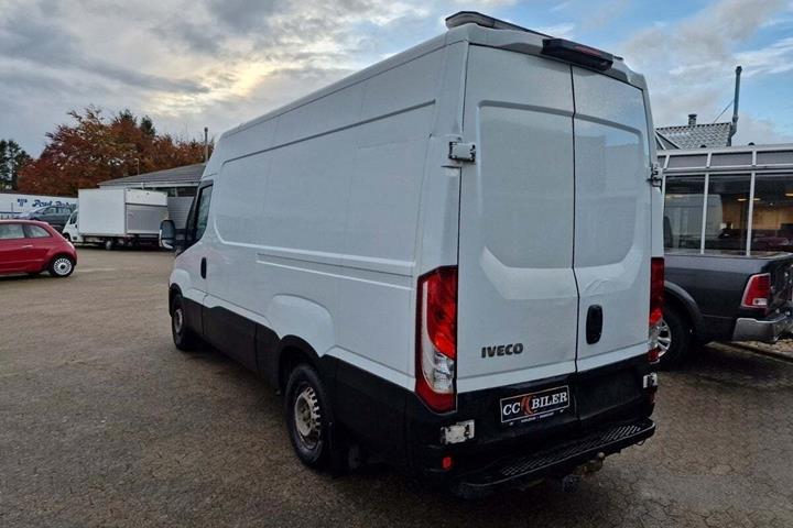 Hvid Iveco Daily fra 2015