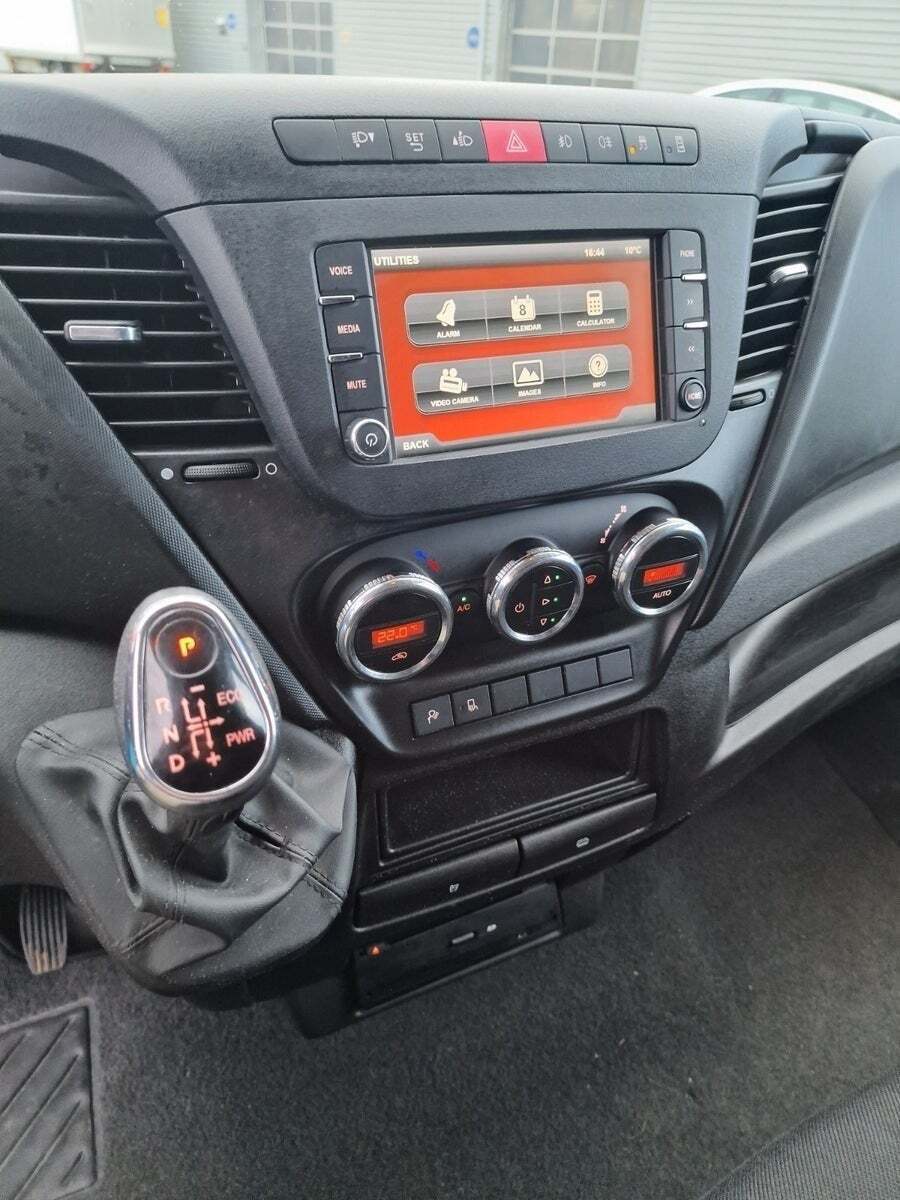 Hvid Iveco Daily fra 2015