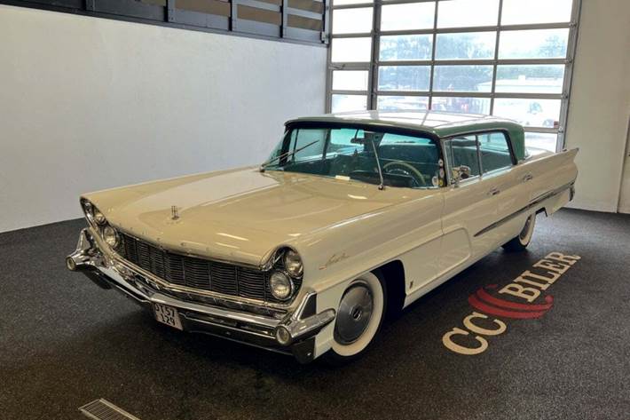 Hvid Lincoln Premiere fra 1959 set udefra