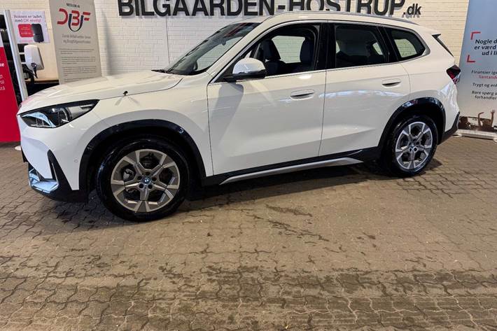 Hvid BMW iX1 fra 2024