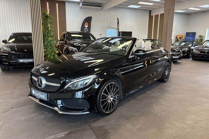 Sort Mercedes C400 fra 2016 set udefra