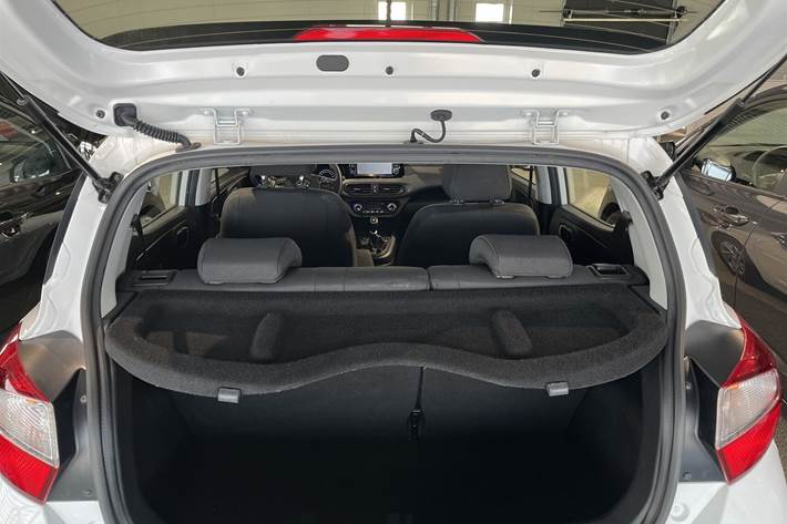 Hvid Hyundai i10 fra 2023