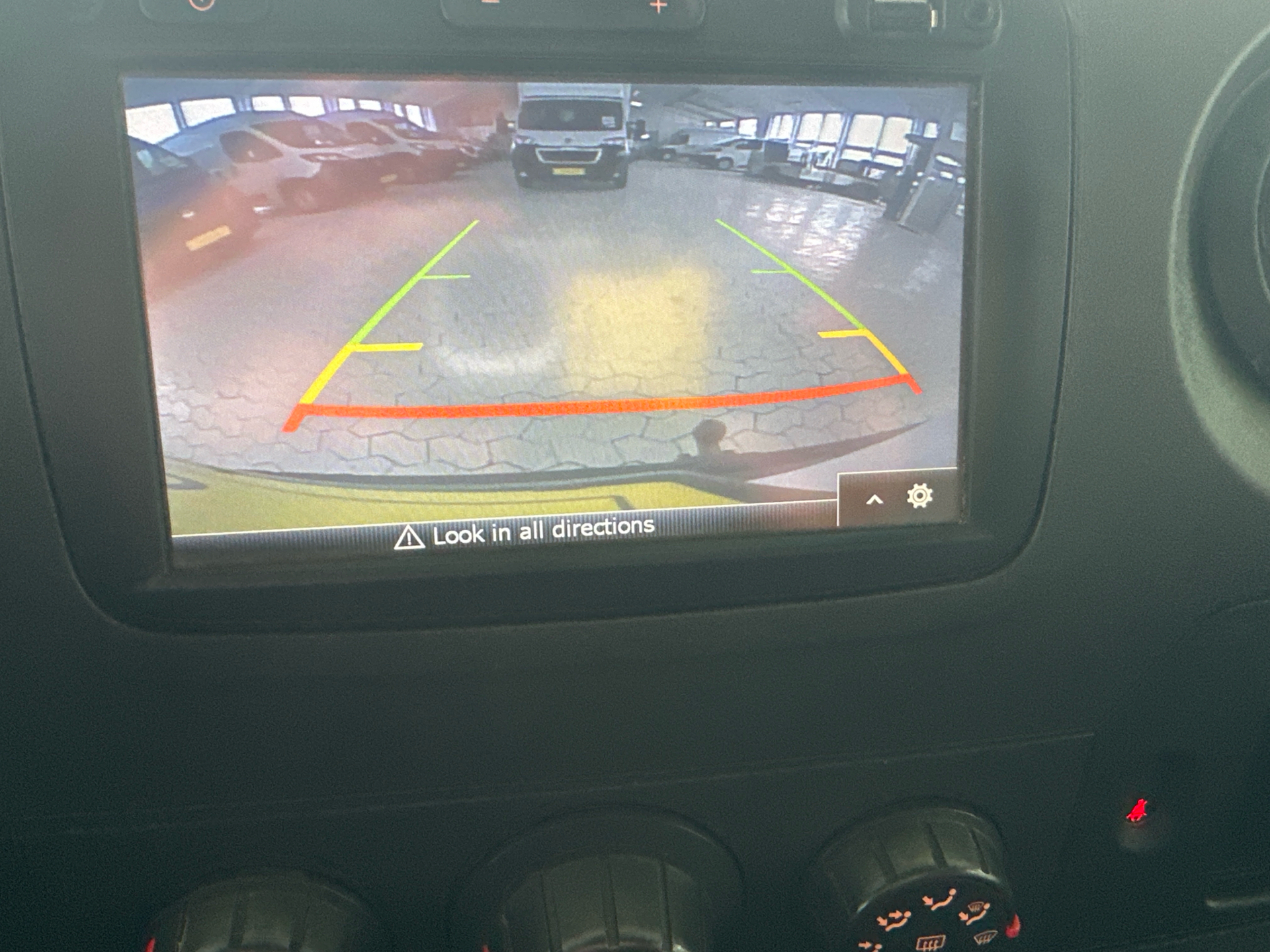 Hvid Renault Master fra 2019