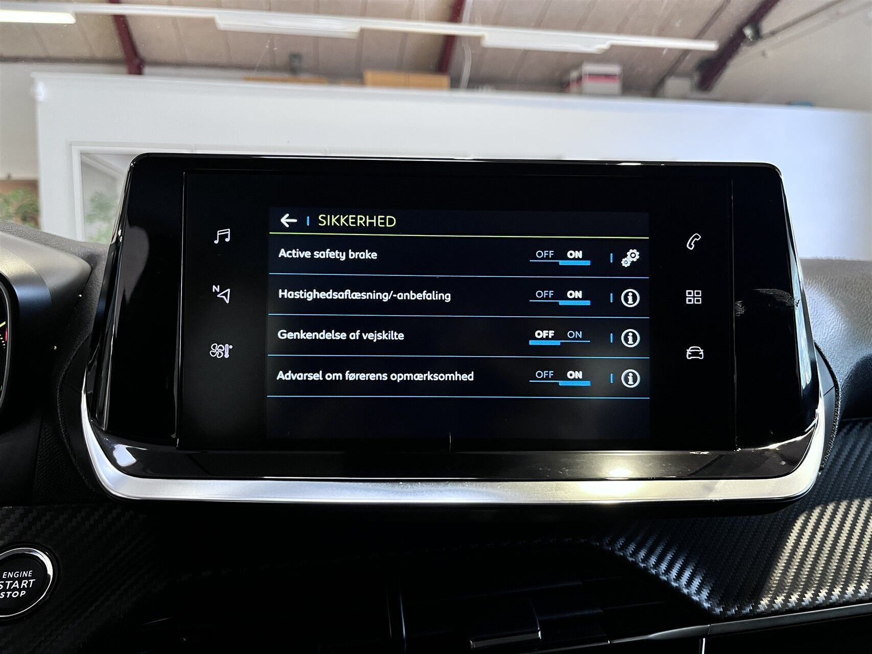 Sort Peugeot e-208 fra 2022