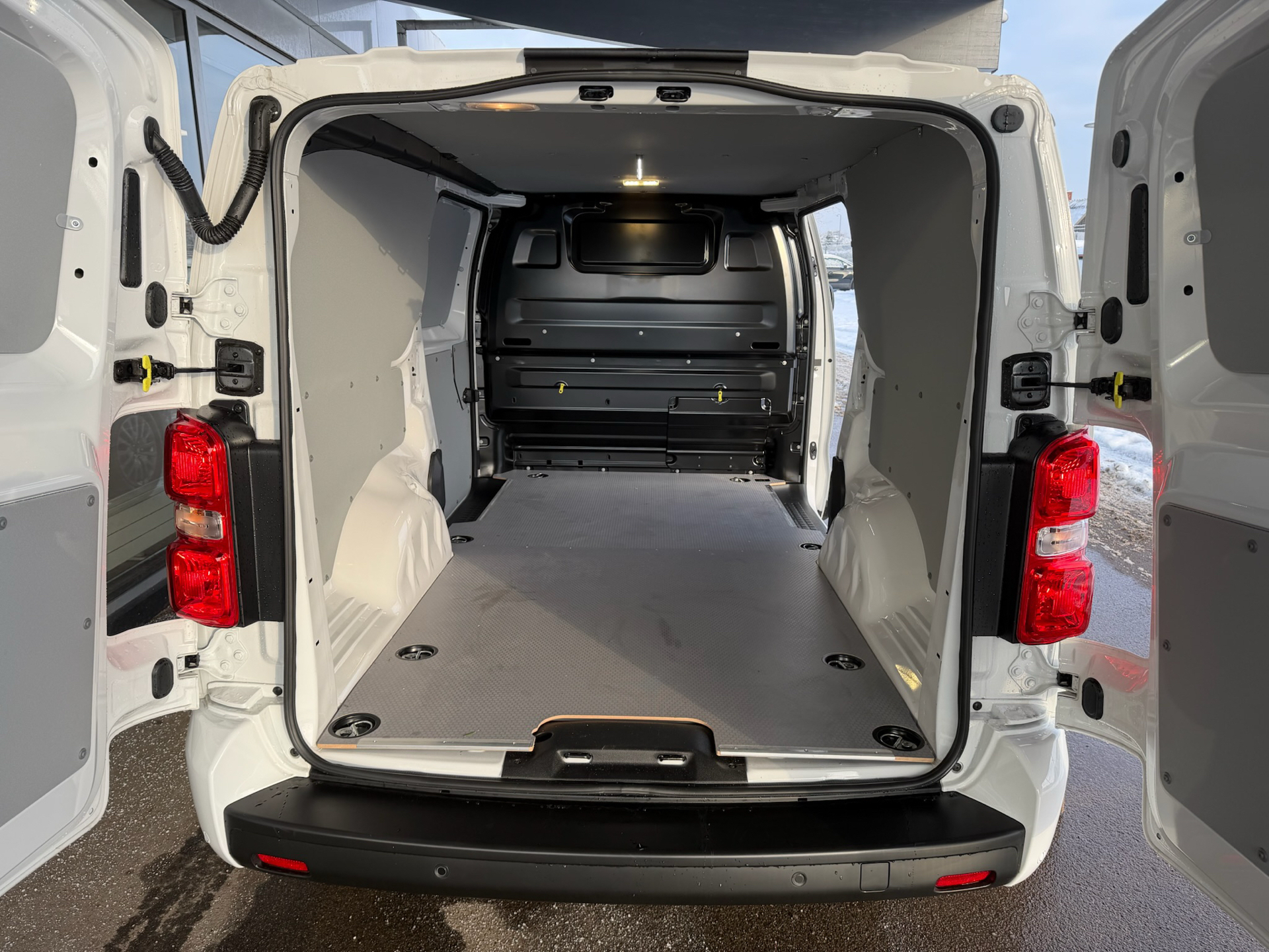 Peugeot e-Expert L3 EL Premium 136HK Van Aut.