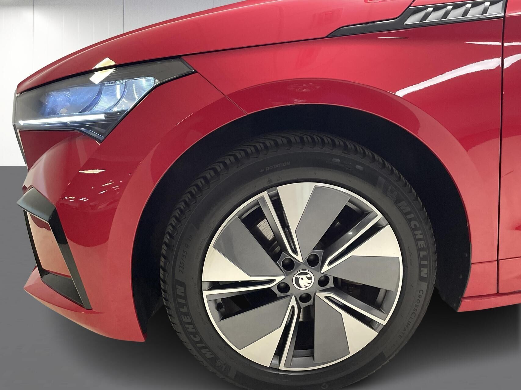 Rød Skoda Enyaq iV fra 2023