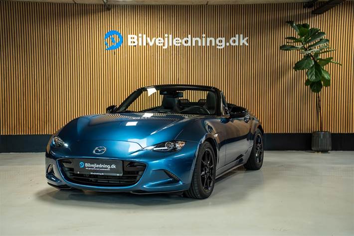 Blå Mazda MX-5 fra 2019 set udefra