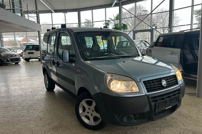 Blå Fiat Doblò fra 2007