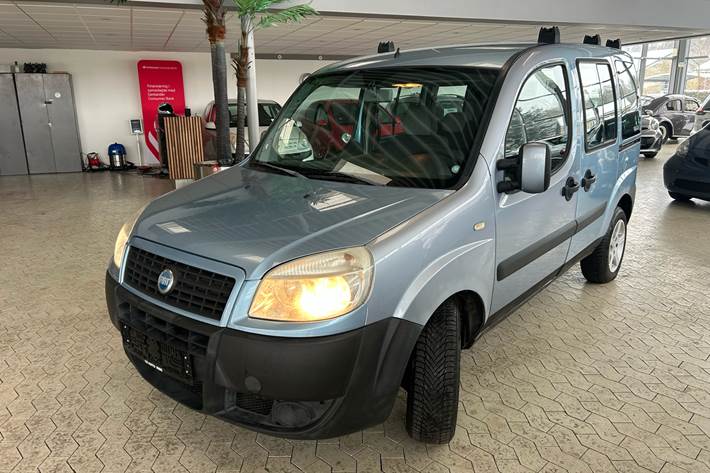 Blå Fiat Doblò fra 2007