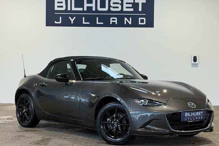 Grå Mazda MX-5 fra 2018 set udefra