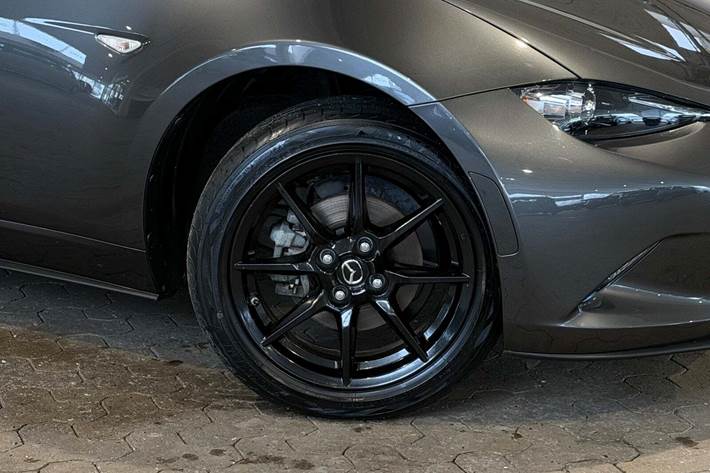 Grå Mazda MX-5 fra 2018