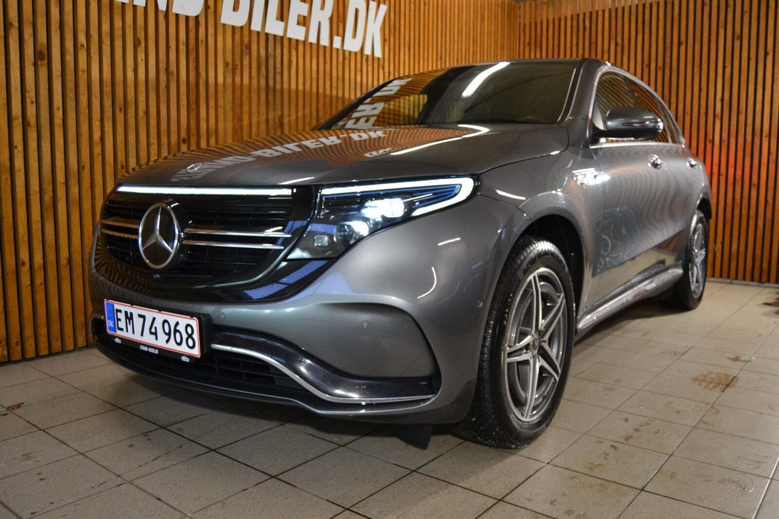 Grå Mercedes EQC400 fra 2021
