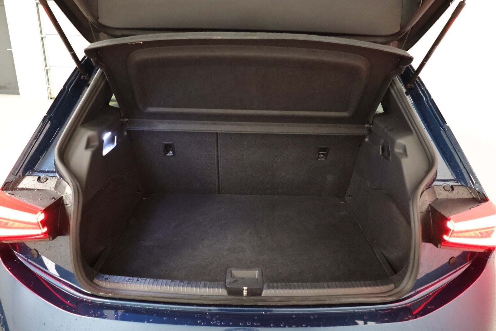 Blå Cupra Born fra 2023