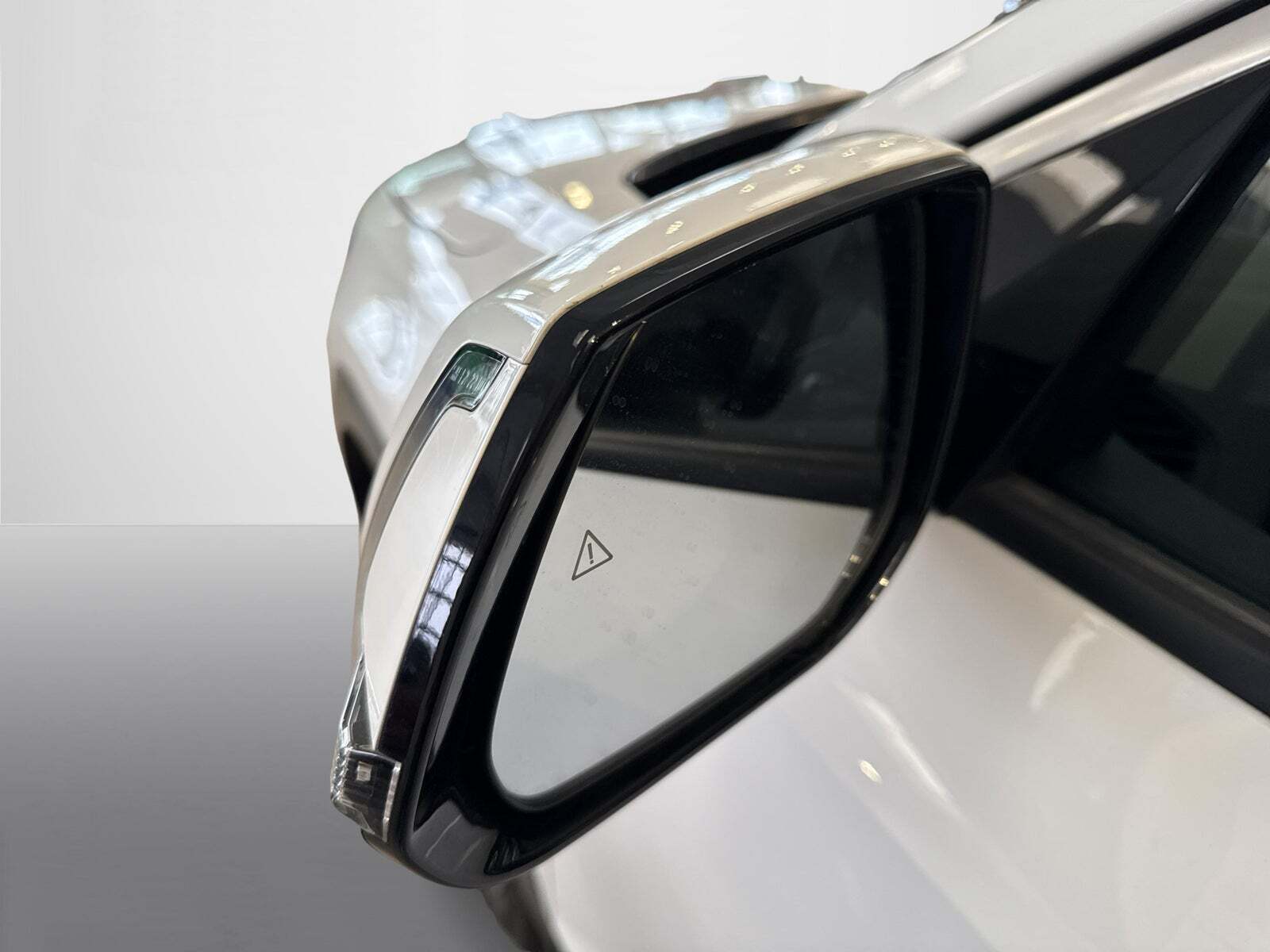 Hvid Kia Niro fra 2023