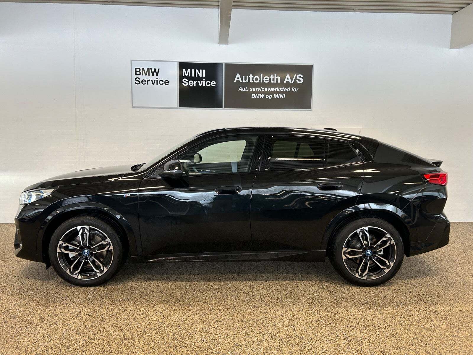 BMW iX2 xDrive30 Fully Charged