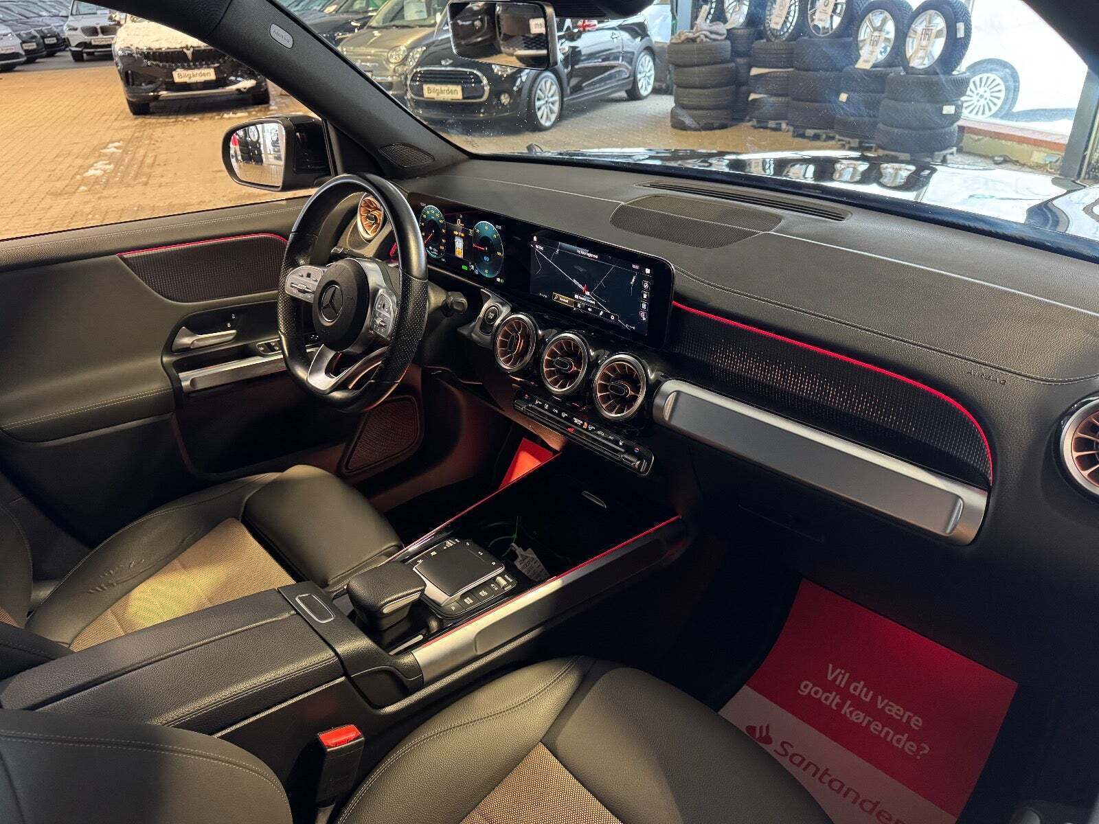 Sort Mercedes EQB300 fra 2022