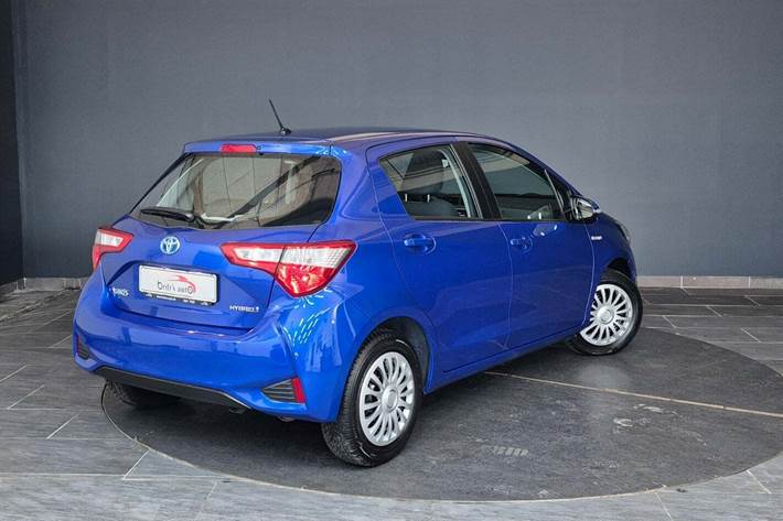 Blå Toyota Yaris fra 2019