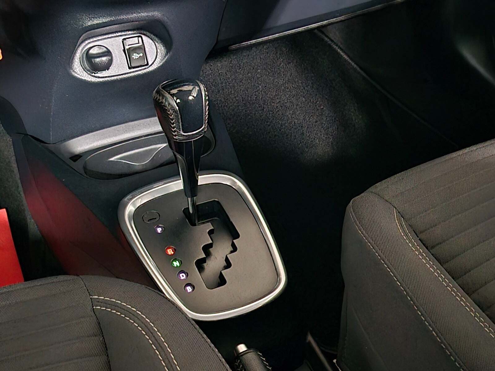 Blå Toyota Yaris fra 2019