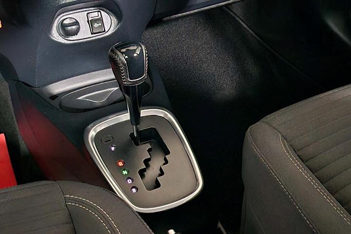 Blå Toyota Yaris fra 2019