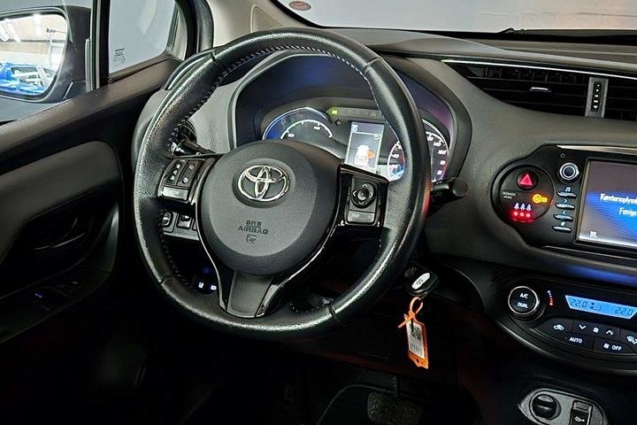 Blå Toyota Yaris fra 2019
