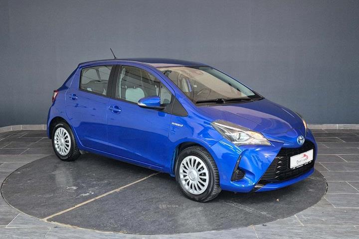 Blå Toyota Yaris fra 2019