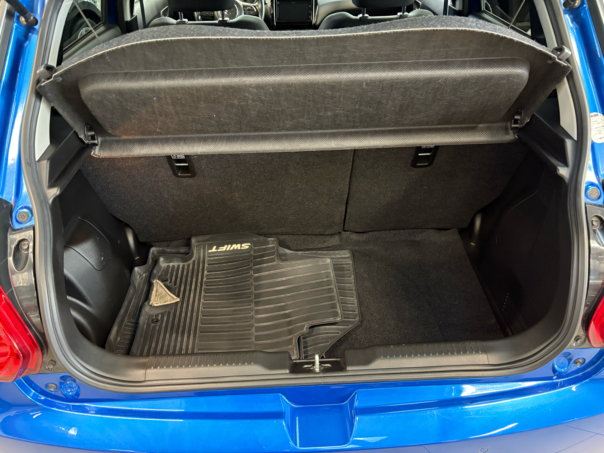 Blå Suzuki Swift fra 2022