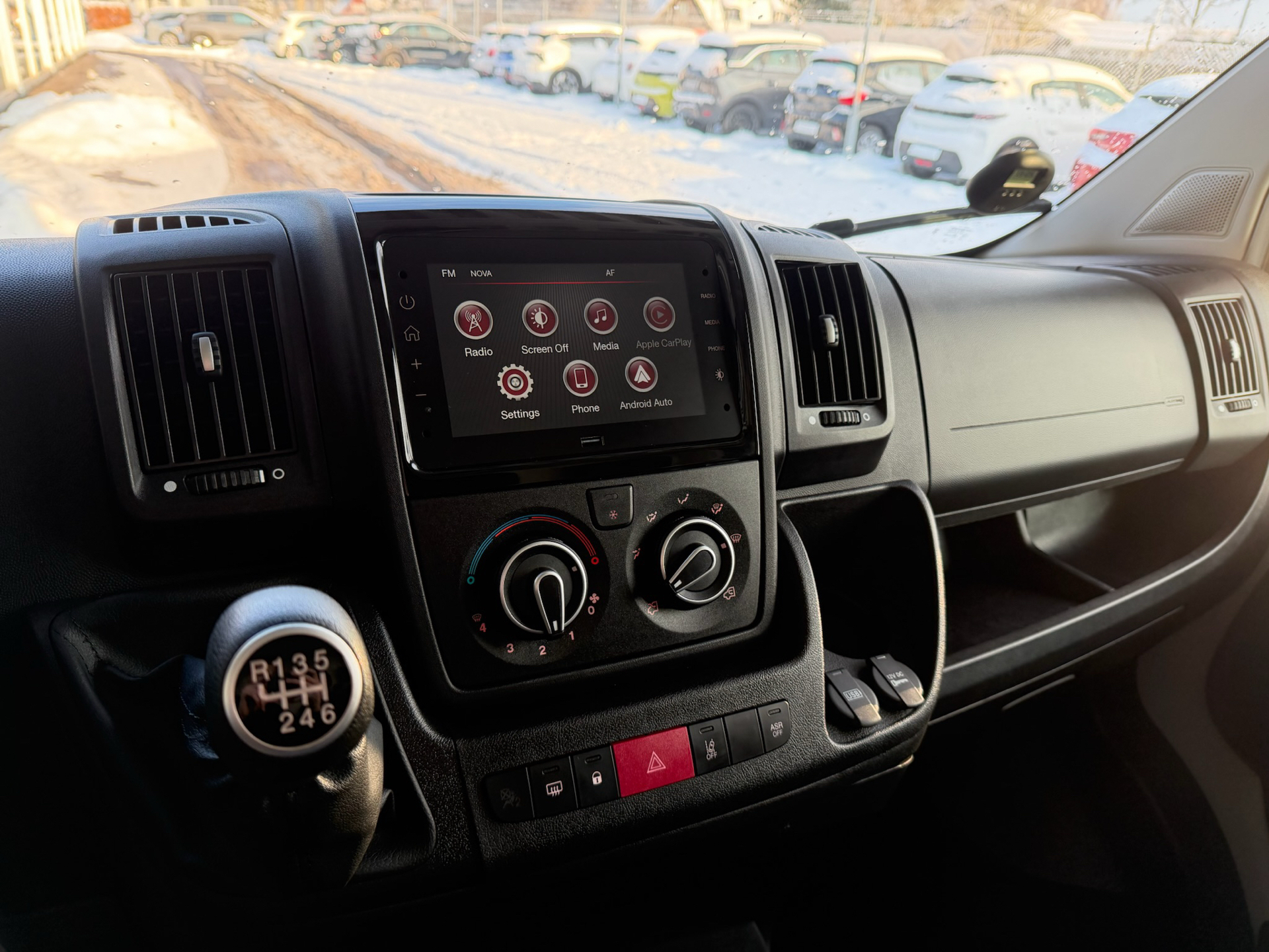 Hvid Opel Movano fra 2025