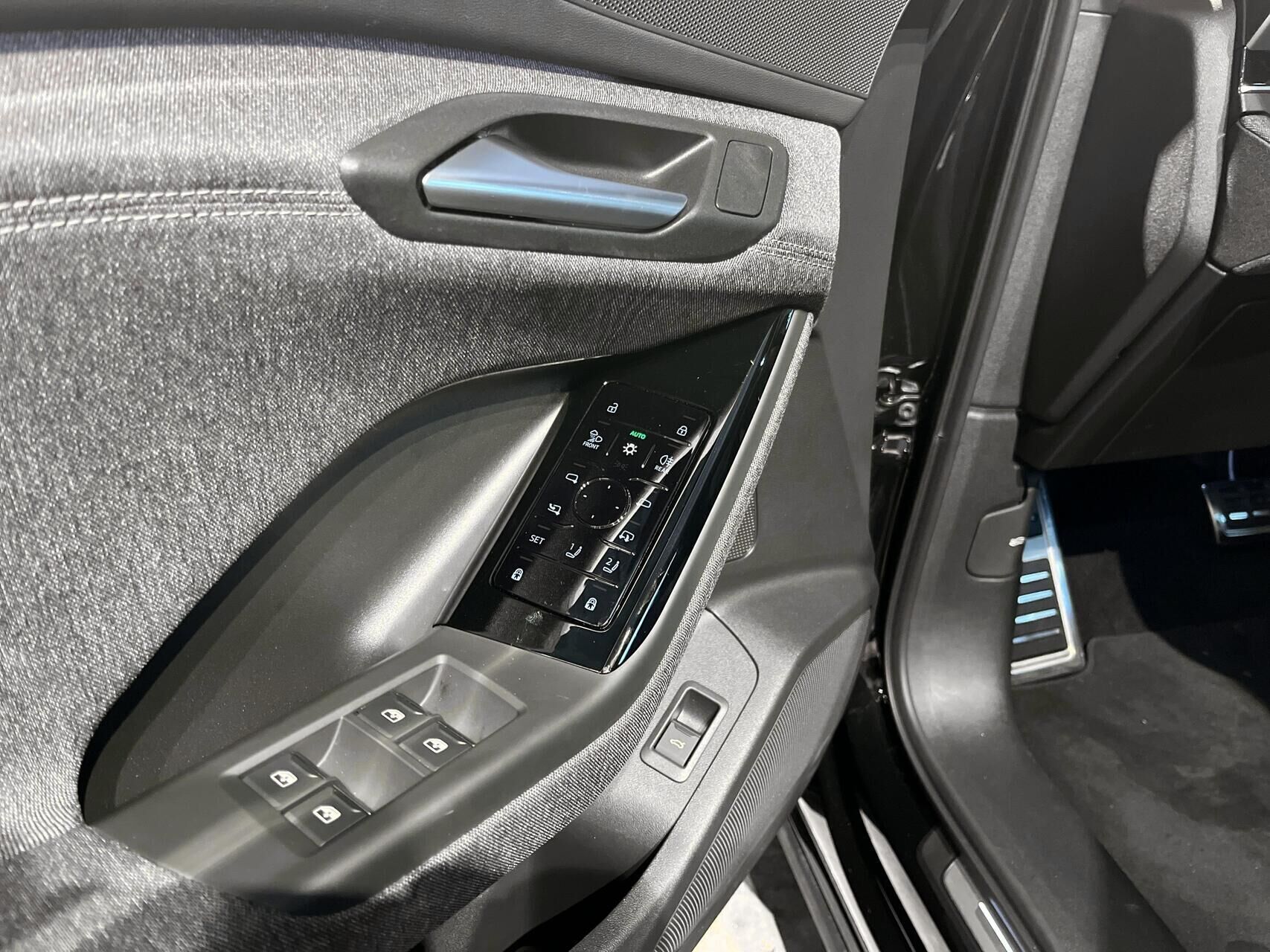 Grå Audi Q6 fra 2025