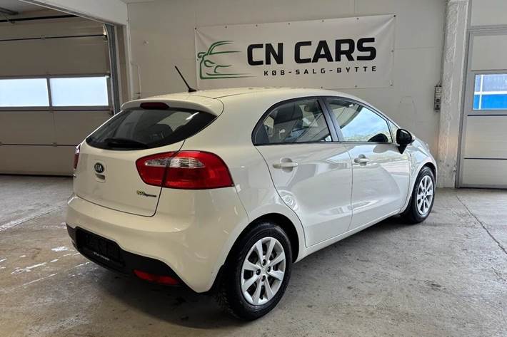 Hvid Kia Rio fra 2014