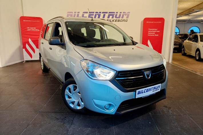 Sølv Dacia Lodgy fra 2020 set udefra