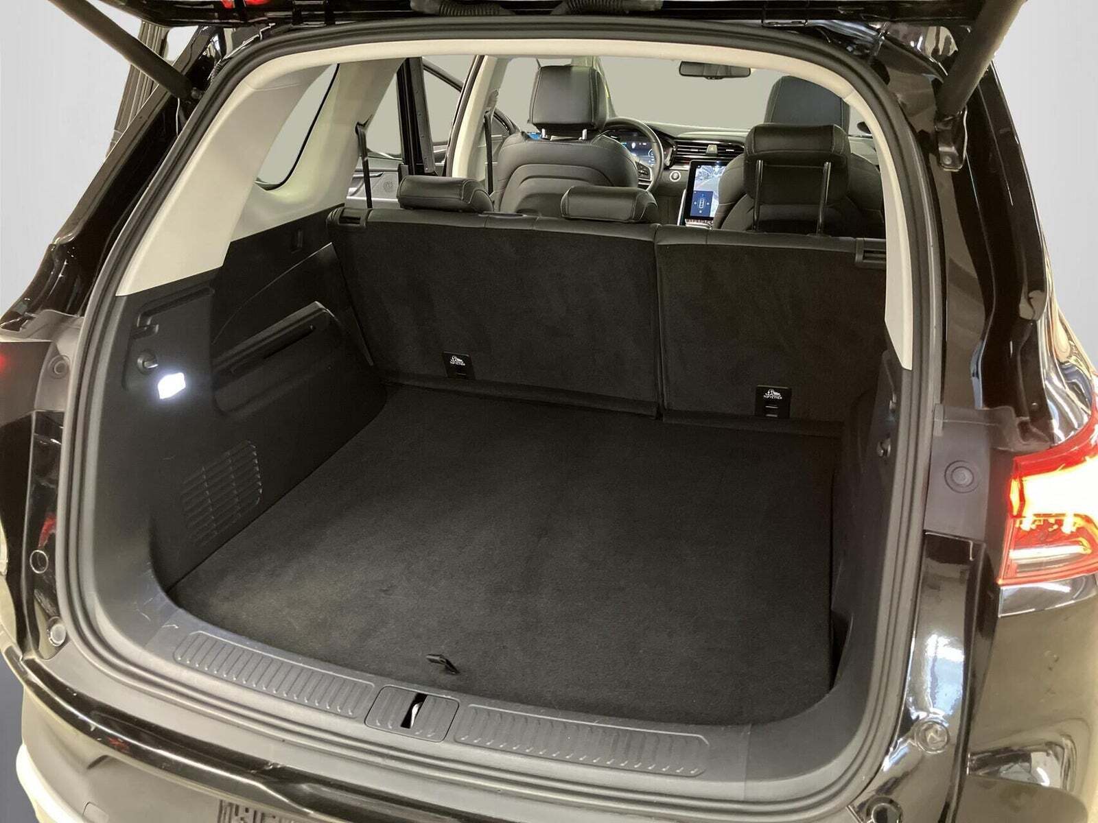 Sort Maxus Euniq6 fra 2025