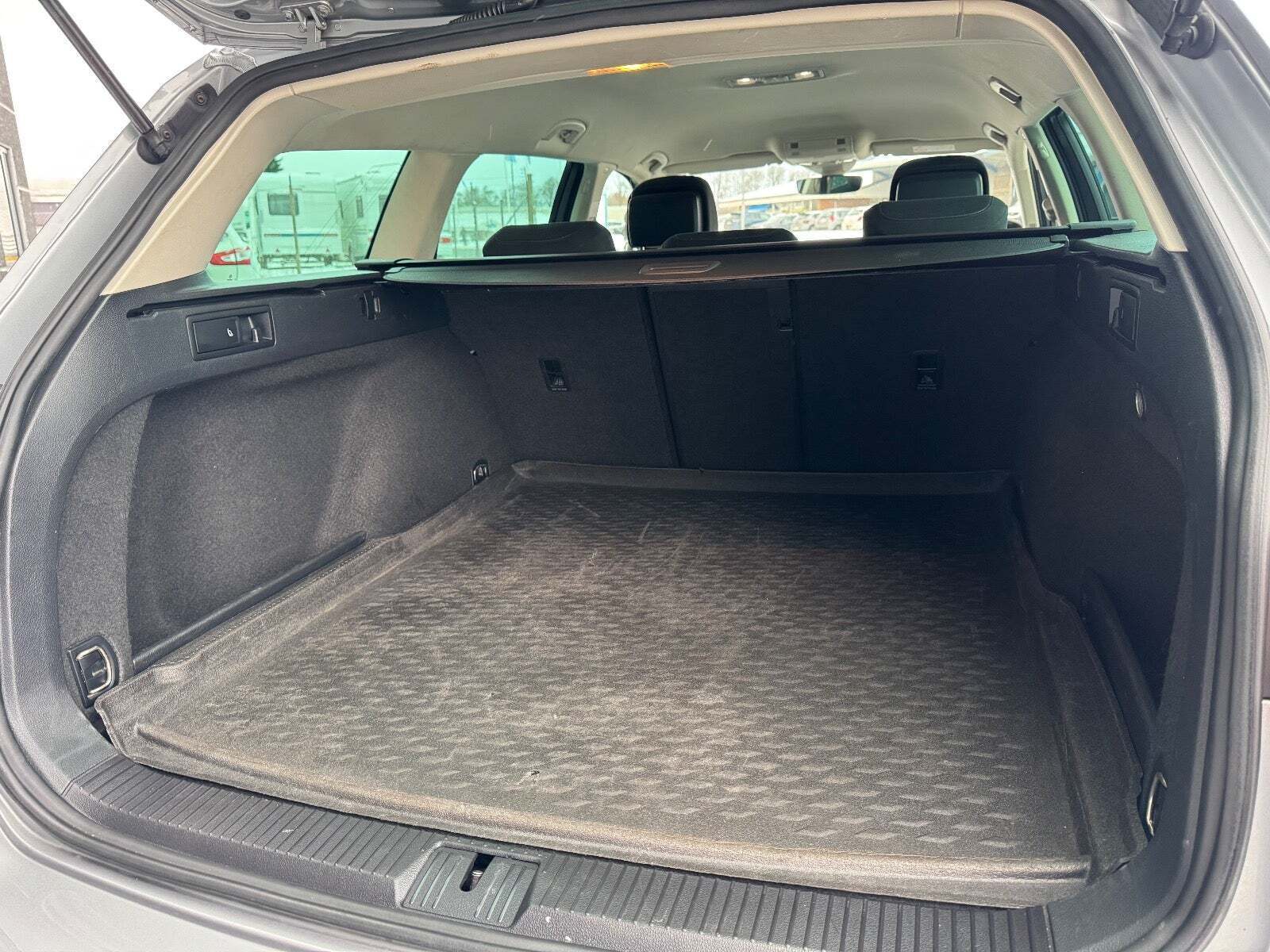 Sølv VW Passat fra 2018