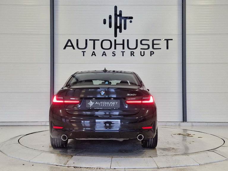 BMW 330i 2,0 Connected aut.