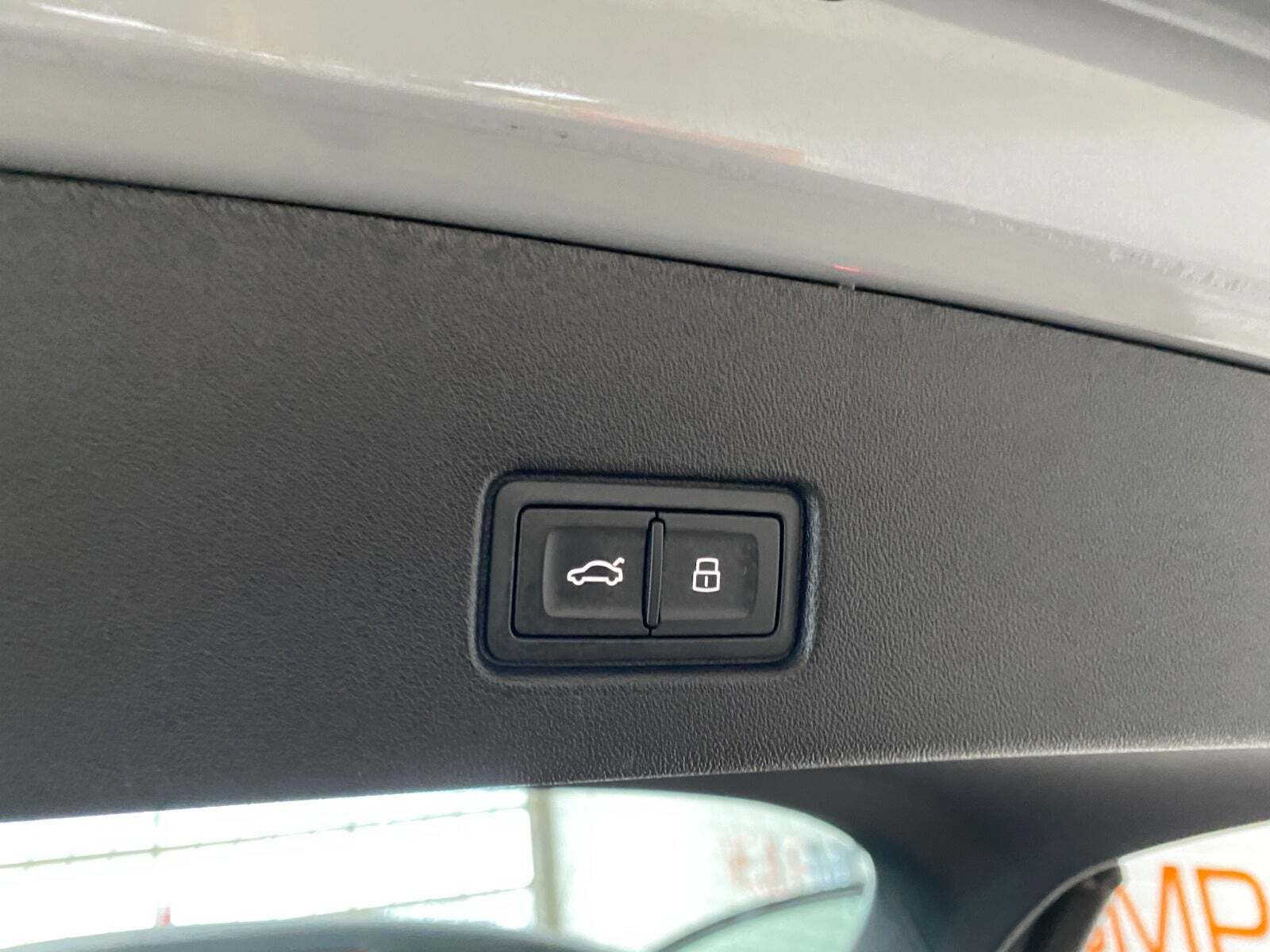 Grå Audi Q4 e-tron fra 2024