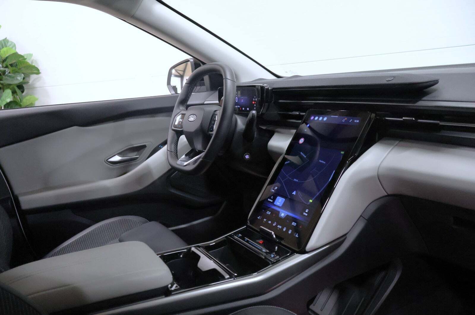 Hvid Ford Explorer fra 2025