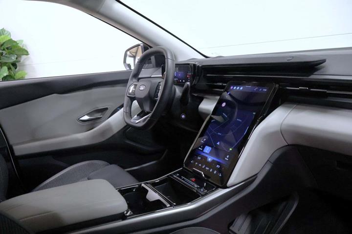 Hvid Ford Explorer fra 2025