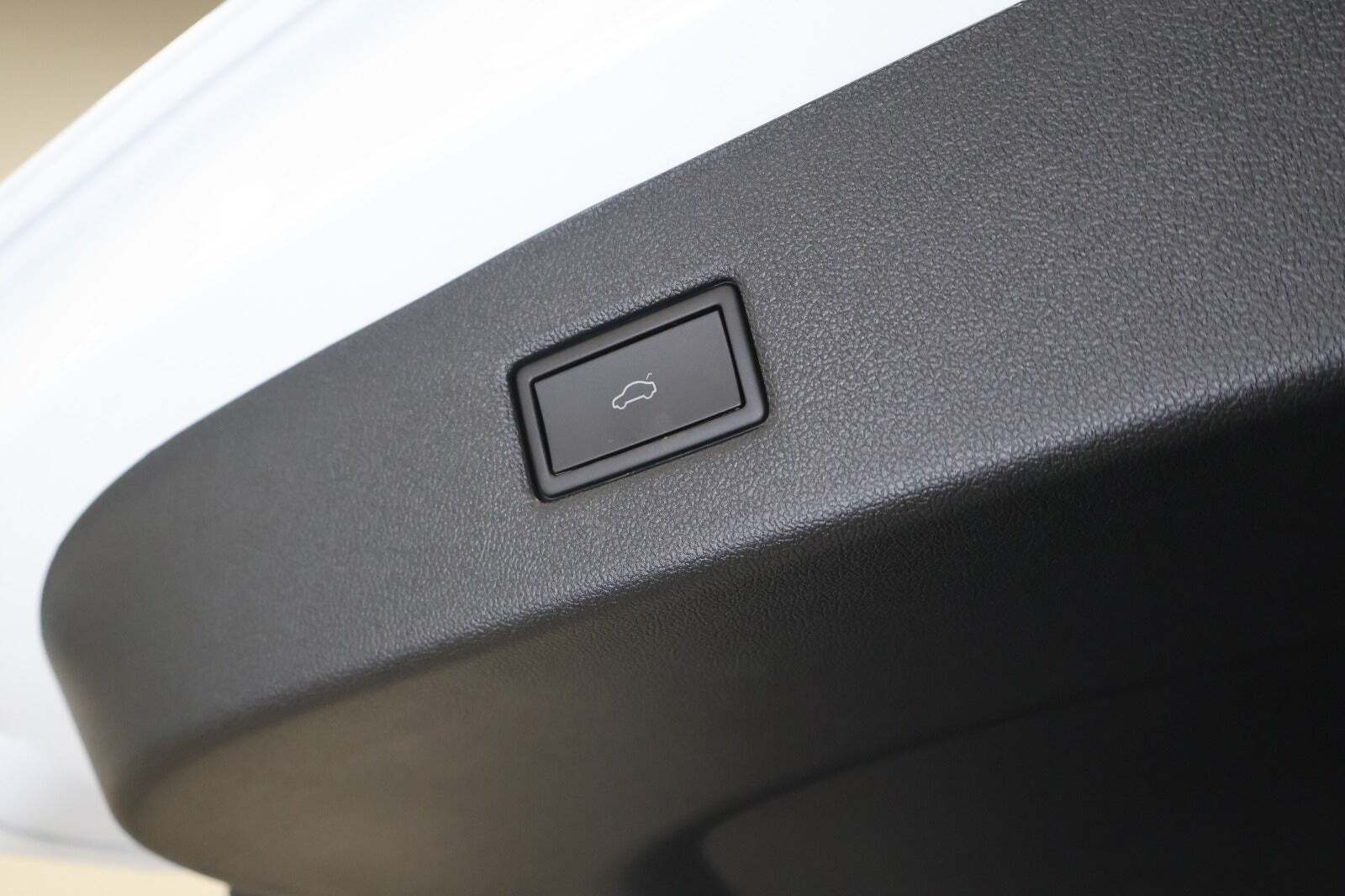 Hvid Ford Explorer fra 2025