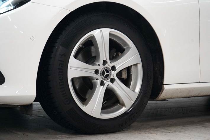 Hvid Mercedes E200 d fra 2019