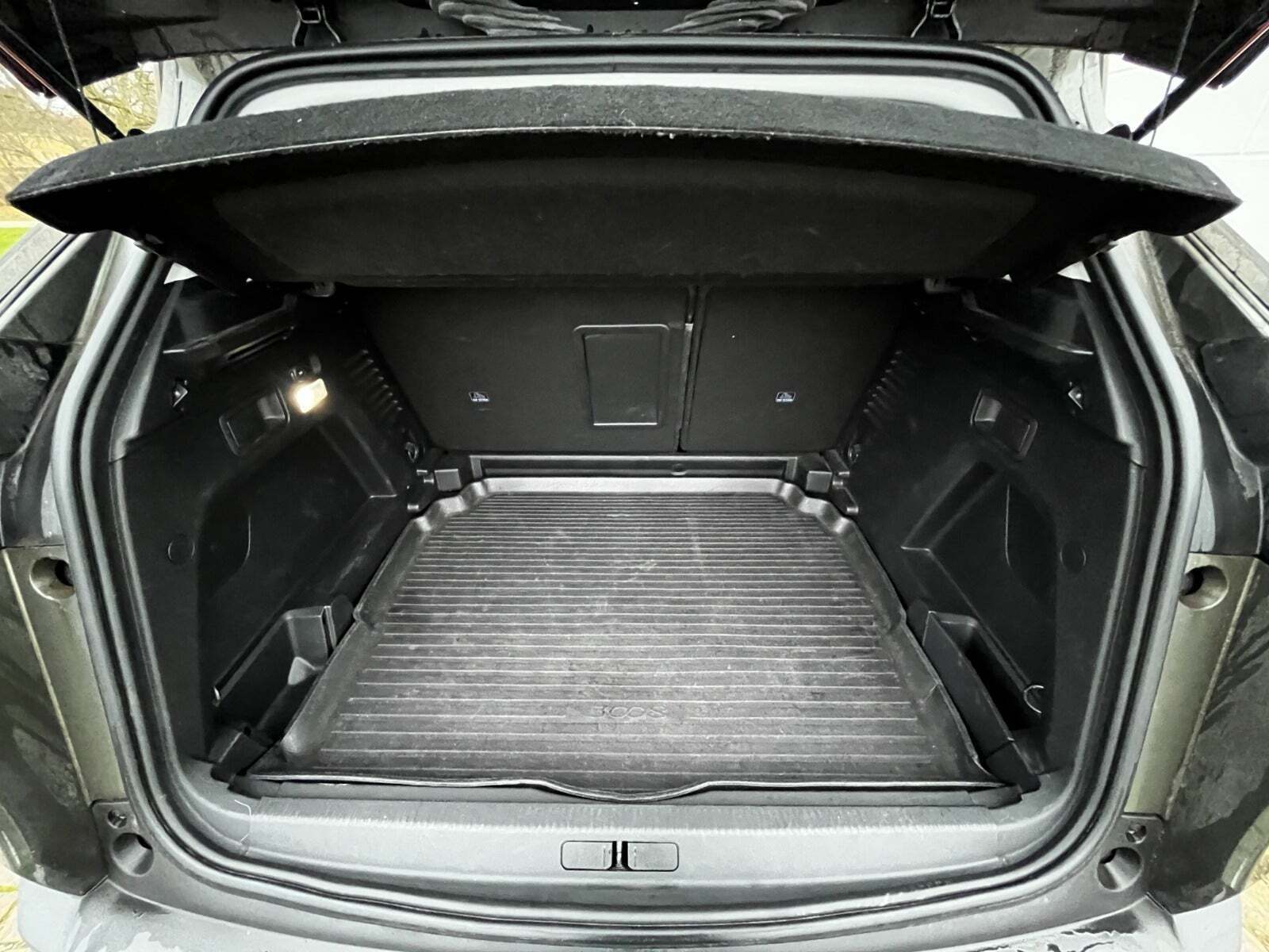 Grøn Peugeot 3008 fra 2017