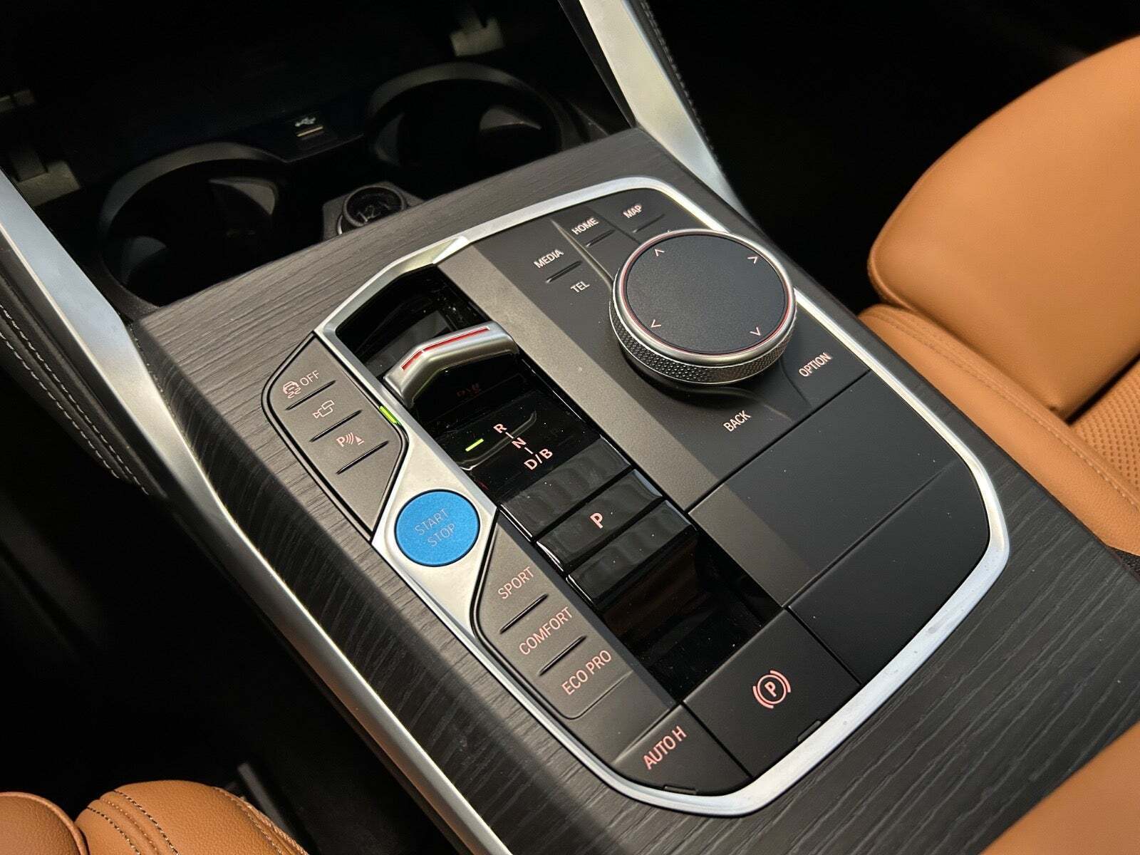 Grå BMW i4 fra 2025