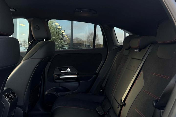 Sort Mercedes EQA250+ fra 2024