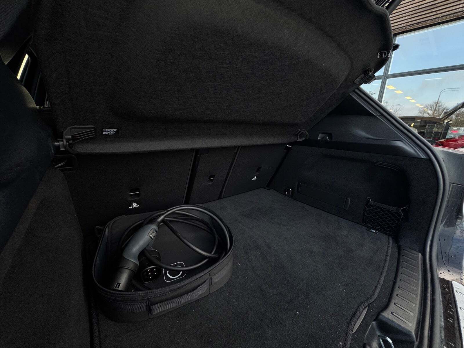Sort Mercedes EQA250+ fra 2024