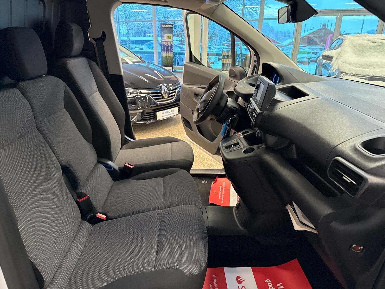 Hvid Peugeot e-Partner fra 2023