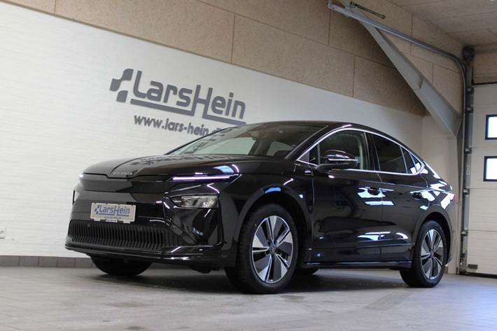 Sort Skoda Enyaq fra 2026 set udefra