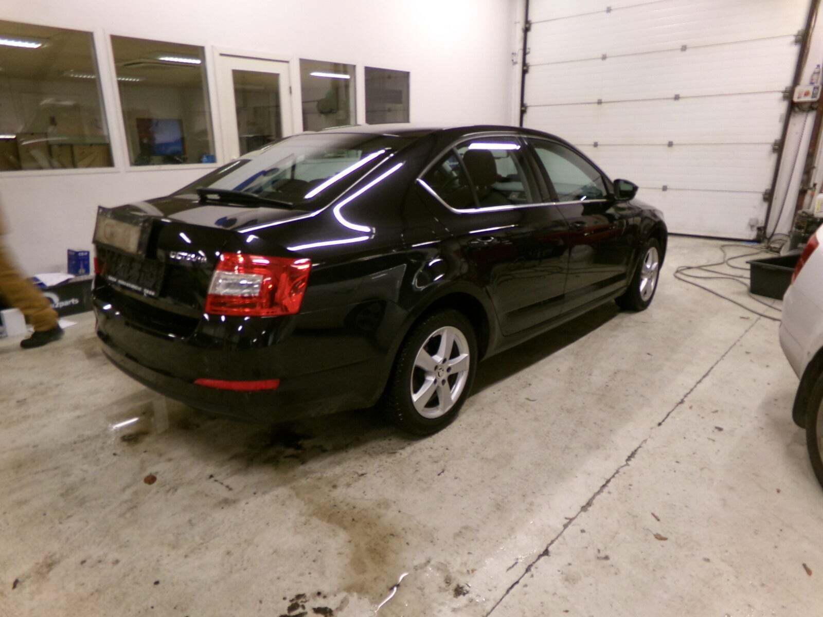 Sort Skoda Octavia fra 2016