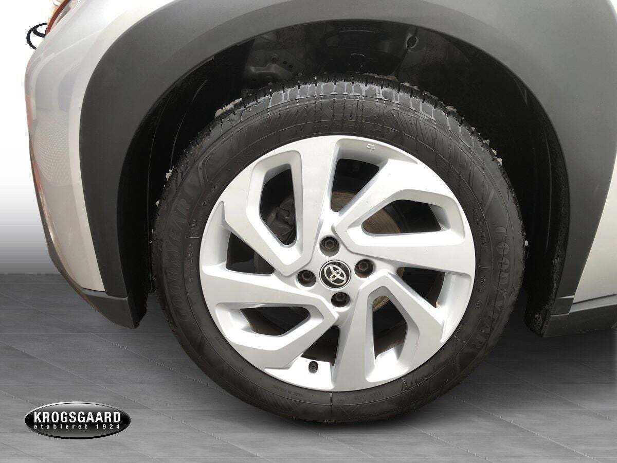 Sølv Toyota Aygo X fra 2022